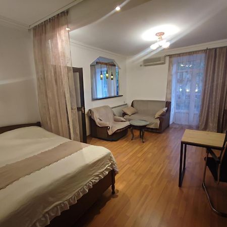 Apartments On Sayat-Nova 14 Yerevan Exterior photo